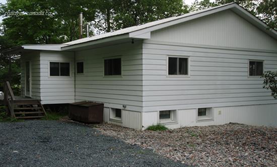 Cottage rental | Large Waterfront Home