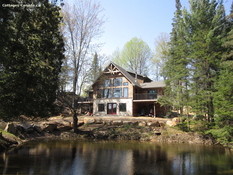 Cottage rental | Hollow River Cottage Close to Algonquin