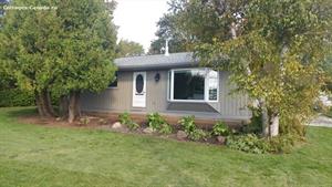 waterfront cottage rentals Sauble Beach, Bruce Peninsula
