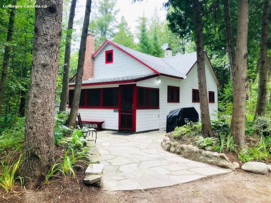 Cottage rental Ontario, Bruce Peninsula, Sauble Beach 135A Second